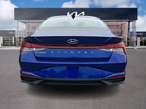 Used 2023 Hyundai Elantra SEL FWD image 5