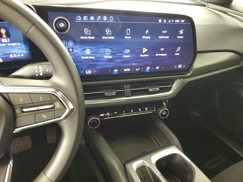 Used 2026 Chevrolet Equinox EV LT FWD image 16