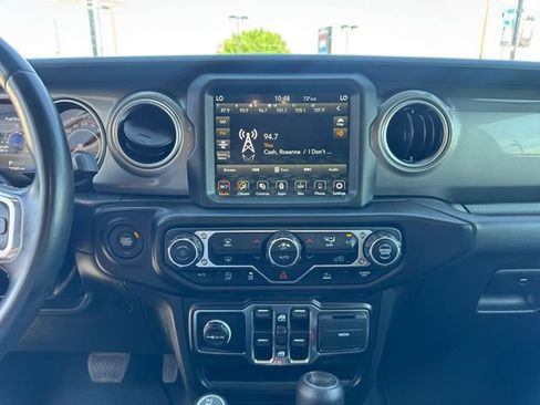 Used 2022 Jeep Wrangler Unlimited Sahara image 15