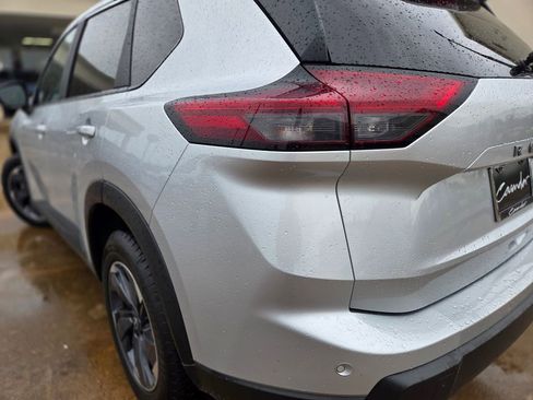 Used 2025 Nissan Rogue SV FWD image 33