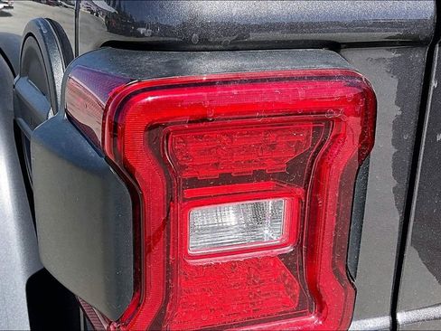 Certified 2025 Jeep Wrangler Unlimited Rubicon w/ Convenience Group image 34