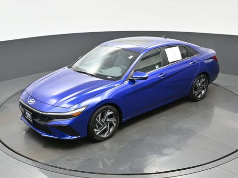 Certified 2025 Hyundai Elantra SEL image 34