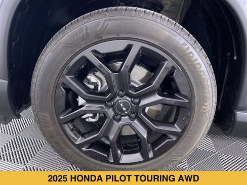 Used 2025 Honda Pilot Touring image 16
