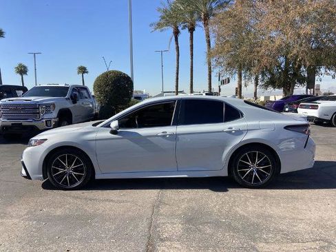 Used 2022 Toyota Camry SE image 4