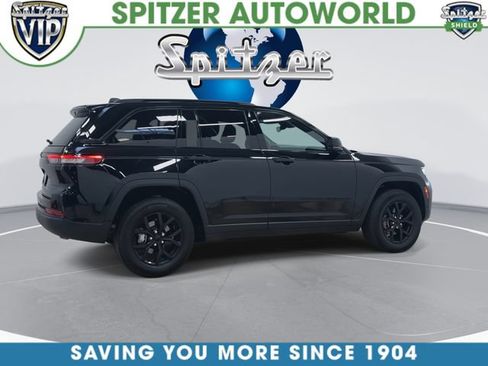 Used 2025 Jeep Grand Cherokee Altitude AWD/4WD image 10