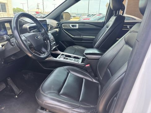 Used 2020 Ford Explorer XLT w/ Equipment Group 202A RWD image 7