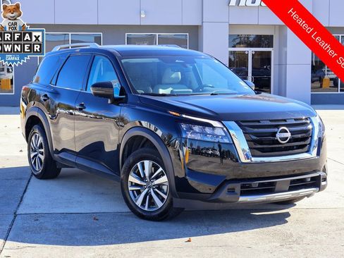 Used 2025 Nissan Pathfinder SL image 1