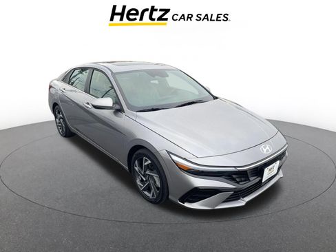 Used 2025 Hyundai Elantra Limited image 1