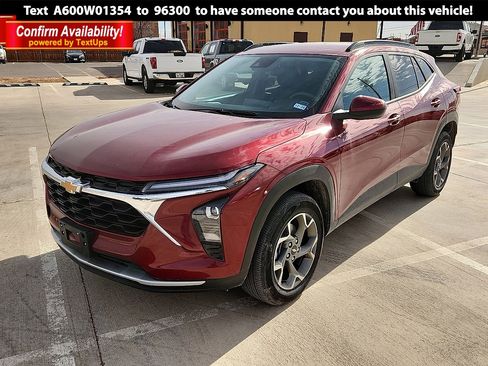 Used 2025 Chevrolet Trax LT image 1