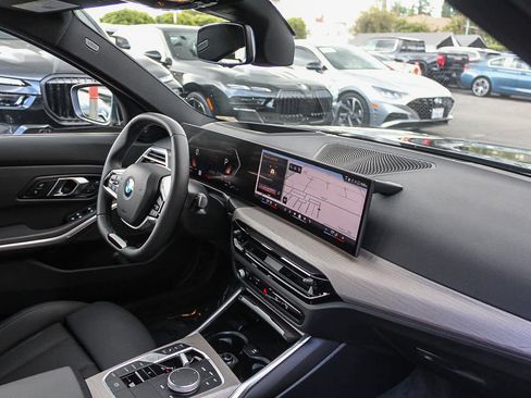 Used 2025 BMW 330i Sedan w/ Premium Package RWD image 15