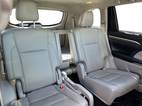 Certified 2019 Toyota Highlander Limited Platinum AWD/4WD image 18