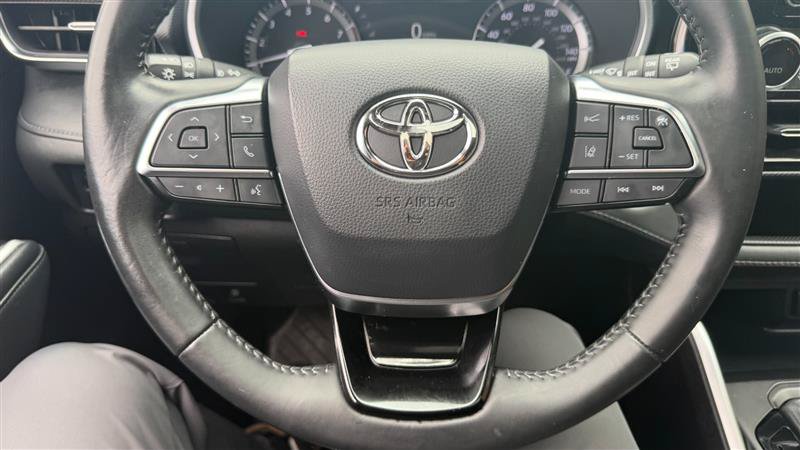 Used 2021 Toyota Highlander XSE FWD image 36