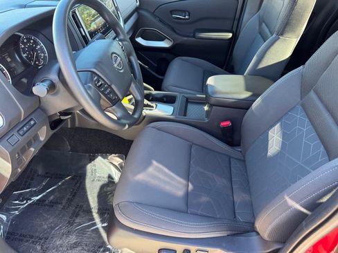 Certified 2025 Nissan Frontier SV image 15