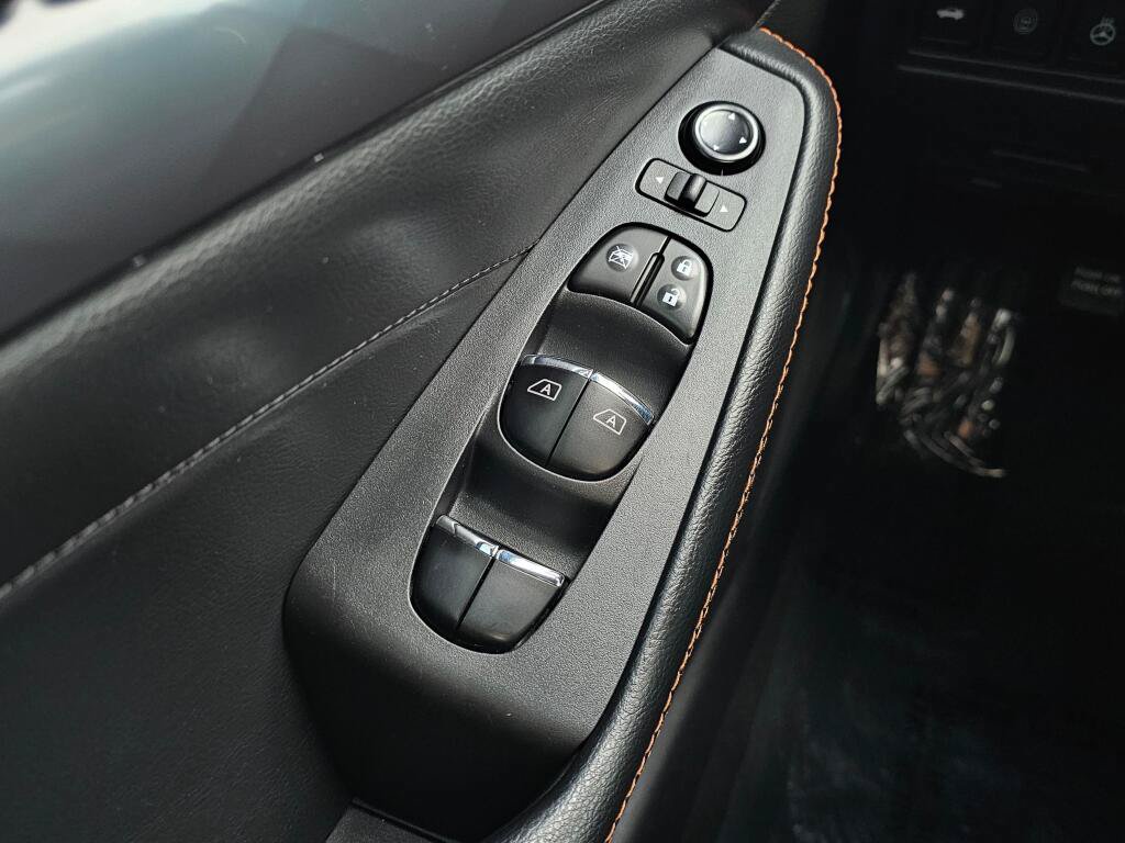 Used 2023 Nissan Maxima SR FWD image 32