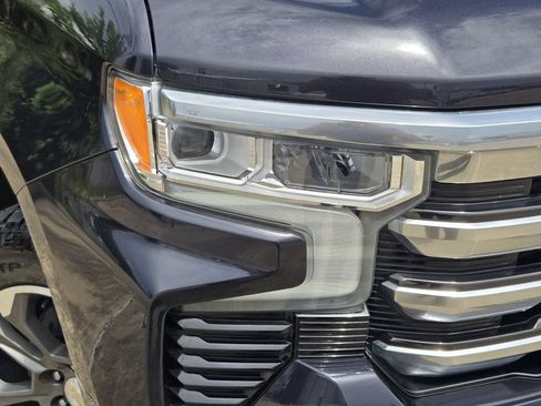 Used 2023 Chevrolet Silverado 1500 High Country w/ Z71 Off-Road Package AWD/4WD image 9