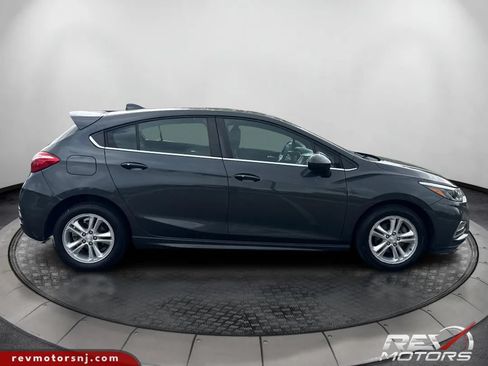 Used 2018 Chevrolet Cruze LT w/ Convenience Package FWD image 6