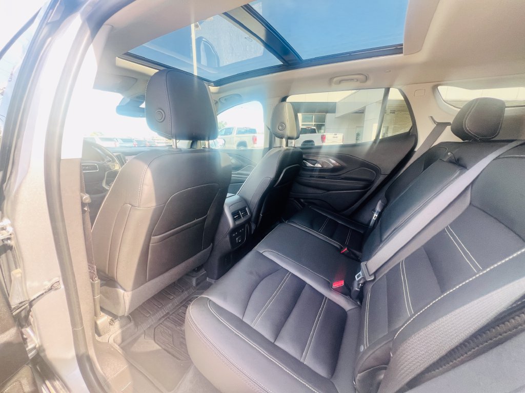 Used 2024 GMC Terrain Denali w/ Denali Premium Package AWD/4WD image 34