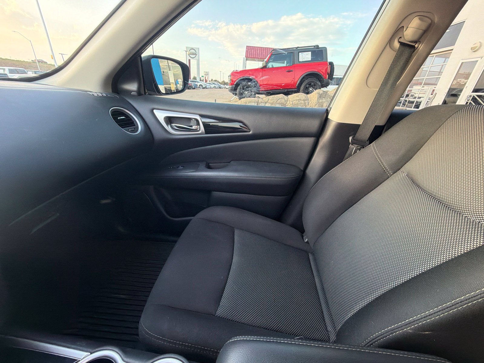 Used 2020 Nissan Pathfinder SV FWD image 6