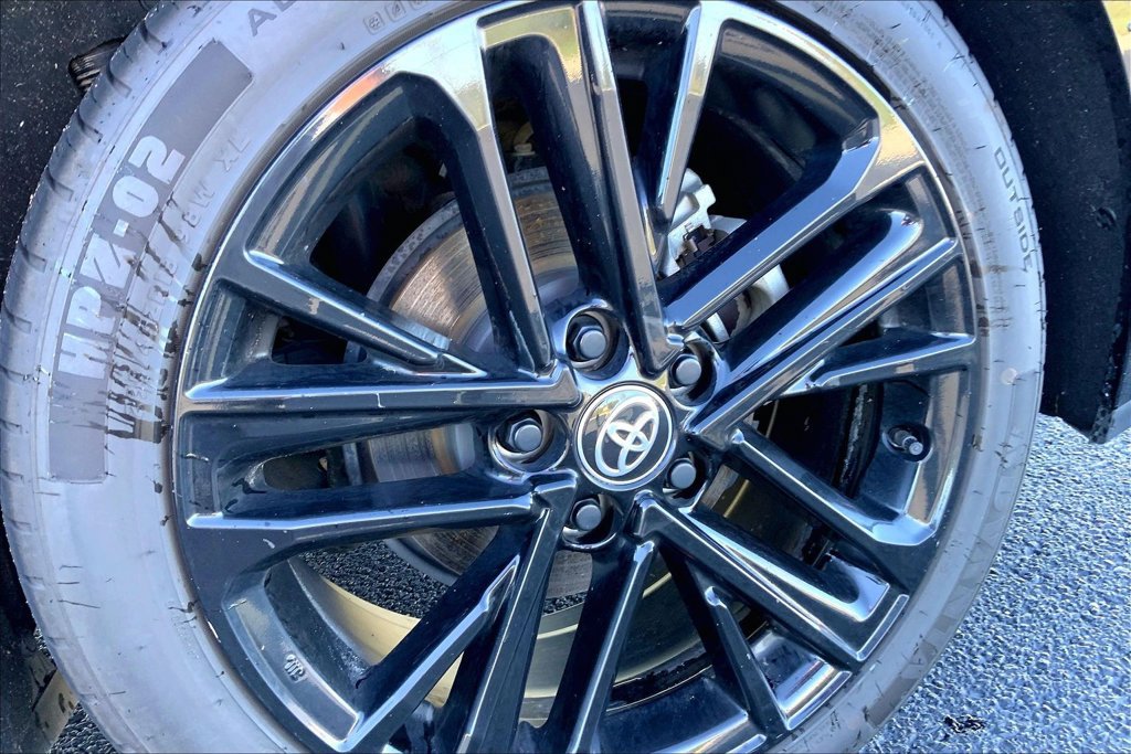 Used 2025 Toyota Camry SE FWD image 3