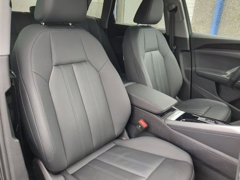 Used 2025 Audi Q5 Premium w/ Convenience Package image 22