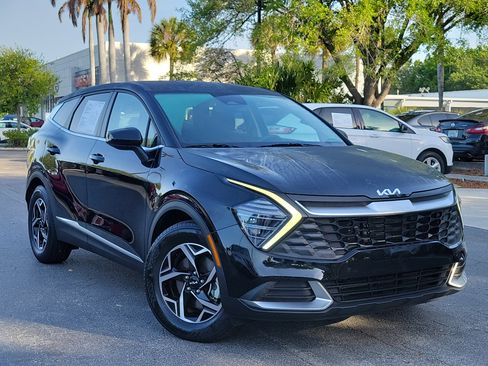 Used 2025 Kia Sportage LX image 1