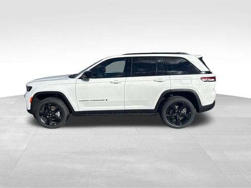 New 2025 Jeep Grand Cherokee Altitude image 2
