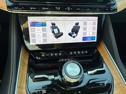 Used 2024 Jeep Grand Wagoneer L Series III AWD/4WD image 21