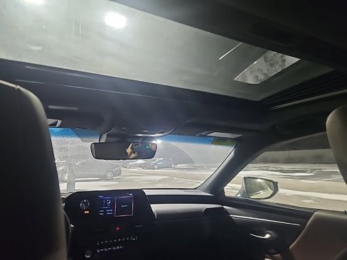 Used 2022 Lexus ES 250 w/ Premium Package image 13