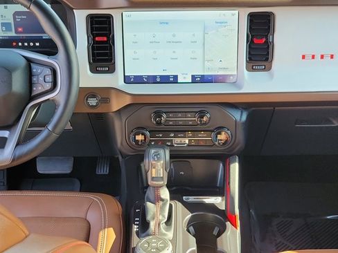 Certified 2024 Ford Bronco Heritage Edition image 16