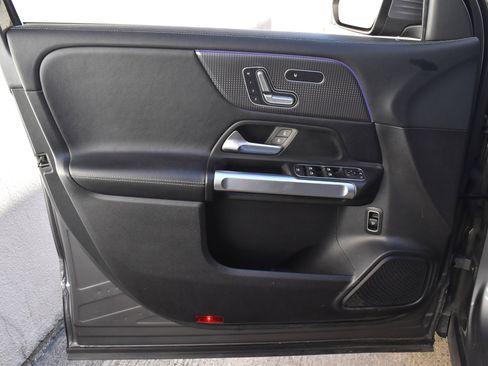 Used 2021 Mercedes-Benz GLB 250 4MATIC image 22