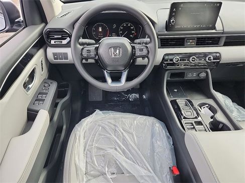 New 2025 Honda Pilot Touring image 11