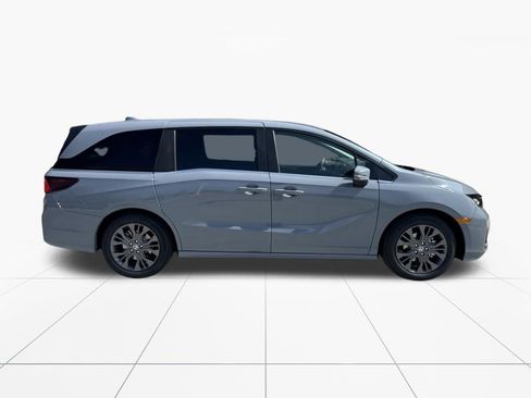 New 2026 Honda Odyssey Touring image 9