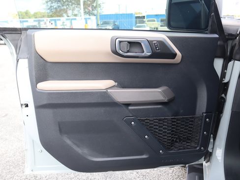 Used 2023 Ford Bronco Wildtrak image 12
