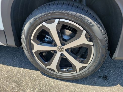 New 2026 Volkswagen Tiguan SE FWD image 27