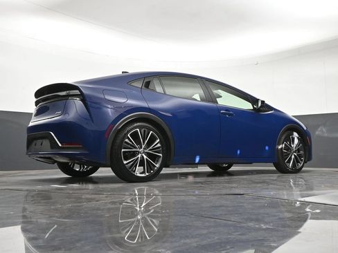 Used 2026 Toyota Prius Plug-In Hybrid FWD image 28