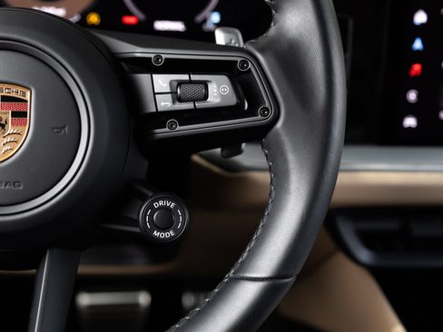 Certified 2025 Porsche Cayenne S AWD/4WD image 16