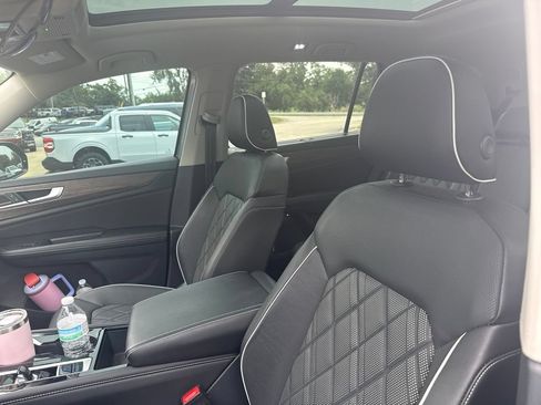 Used 2024 Volkswagen Atlas SEL Premium R-Line AWD/4WD image 8
