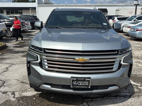 Used 2024 Chevrolet Tahoe High Country RWD image 2