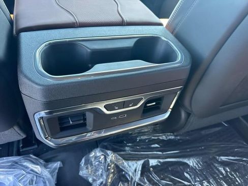 New 2026 GMC Sierra 2500 Denali Ultimate w/ LPO, Black Badging Package image 17