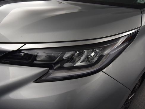 Used 2023 Toyota Sienna XSE w/ XSE Plus Package image 11