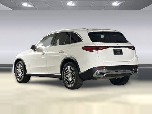 Used 2026 Mercedes-Benz GLC 300 4MATIC image 3