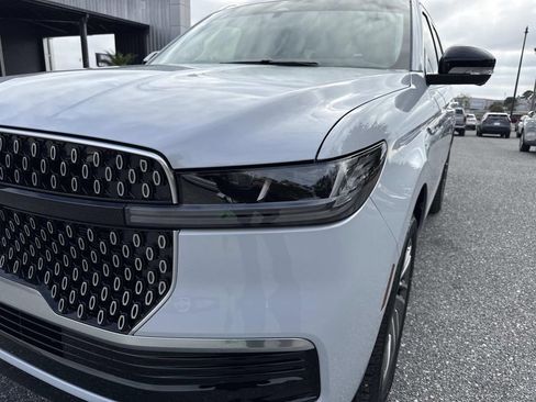 New 2025 Lincoln Navigator Reserve image 9
