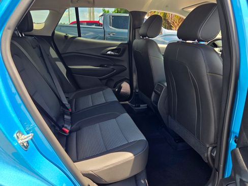 Certified 2025 Chevrolet Trax LT FWD image 16
