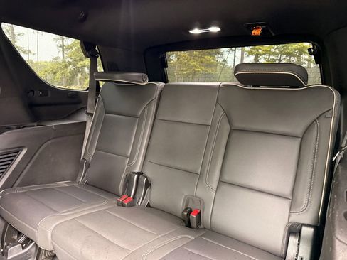 Used 2023 GMC Yukon SLT RWD image 30