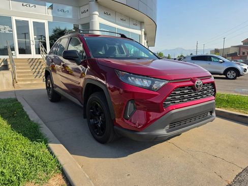 Used 2021 Toyota RAV4 LE AWD/4WD image 3