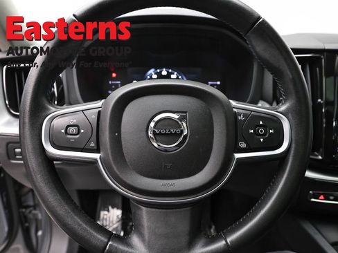Used 2019 Volvo XC60 T6 Momentum w/ Premium Package image 10