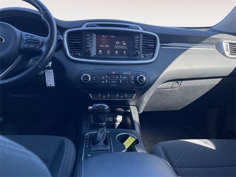 Used 2018 Kia Sorento LX image 11