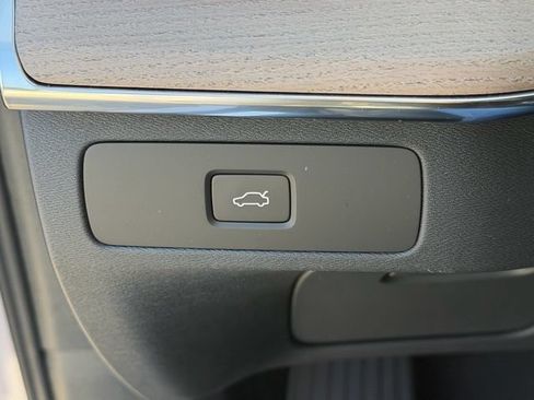 New 2026 Volvo XC90 B5 Plus AWD/4WD image 21