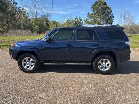 Used 2019 Toyota 4Runner SR5 image 5