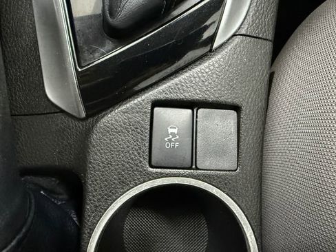 Used 2018 Toyota Corolla LE FWD image 20